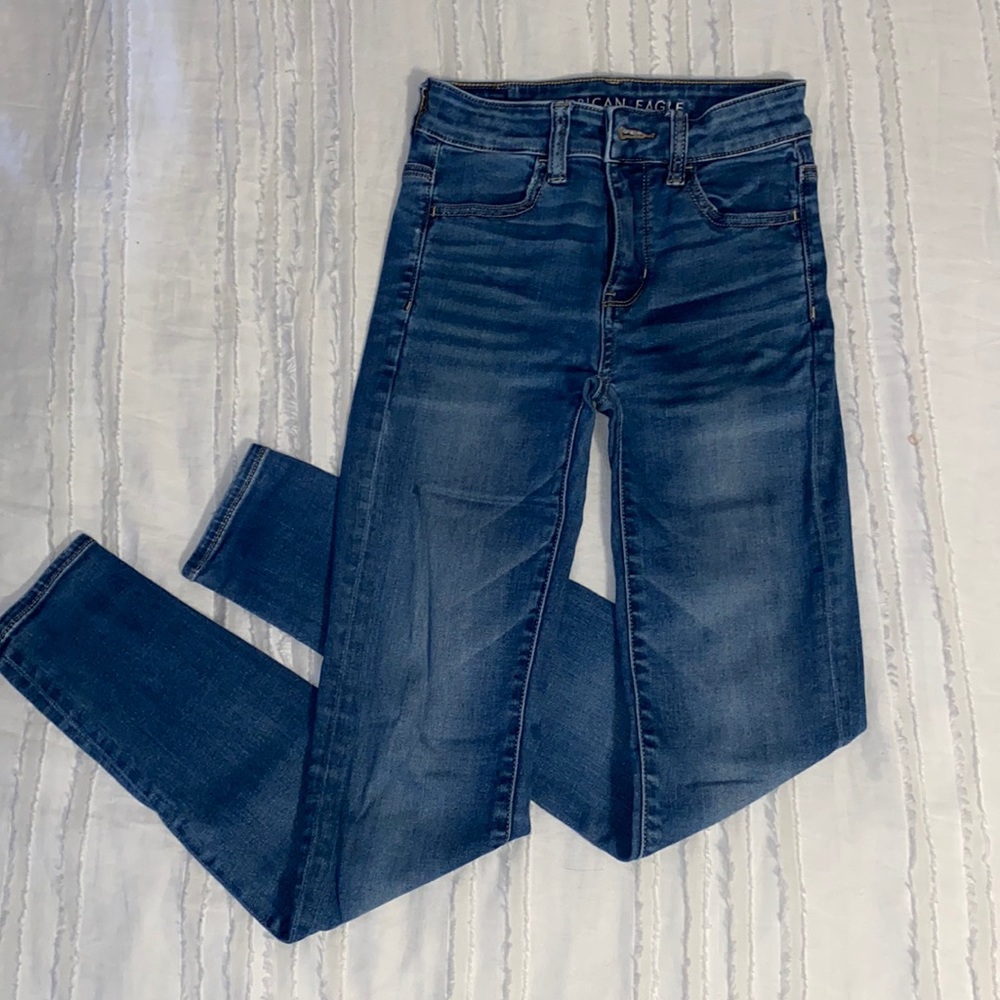 American Eagle 00 medium wash high-rise jeans